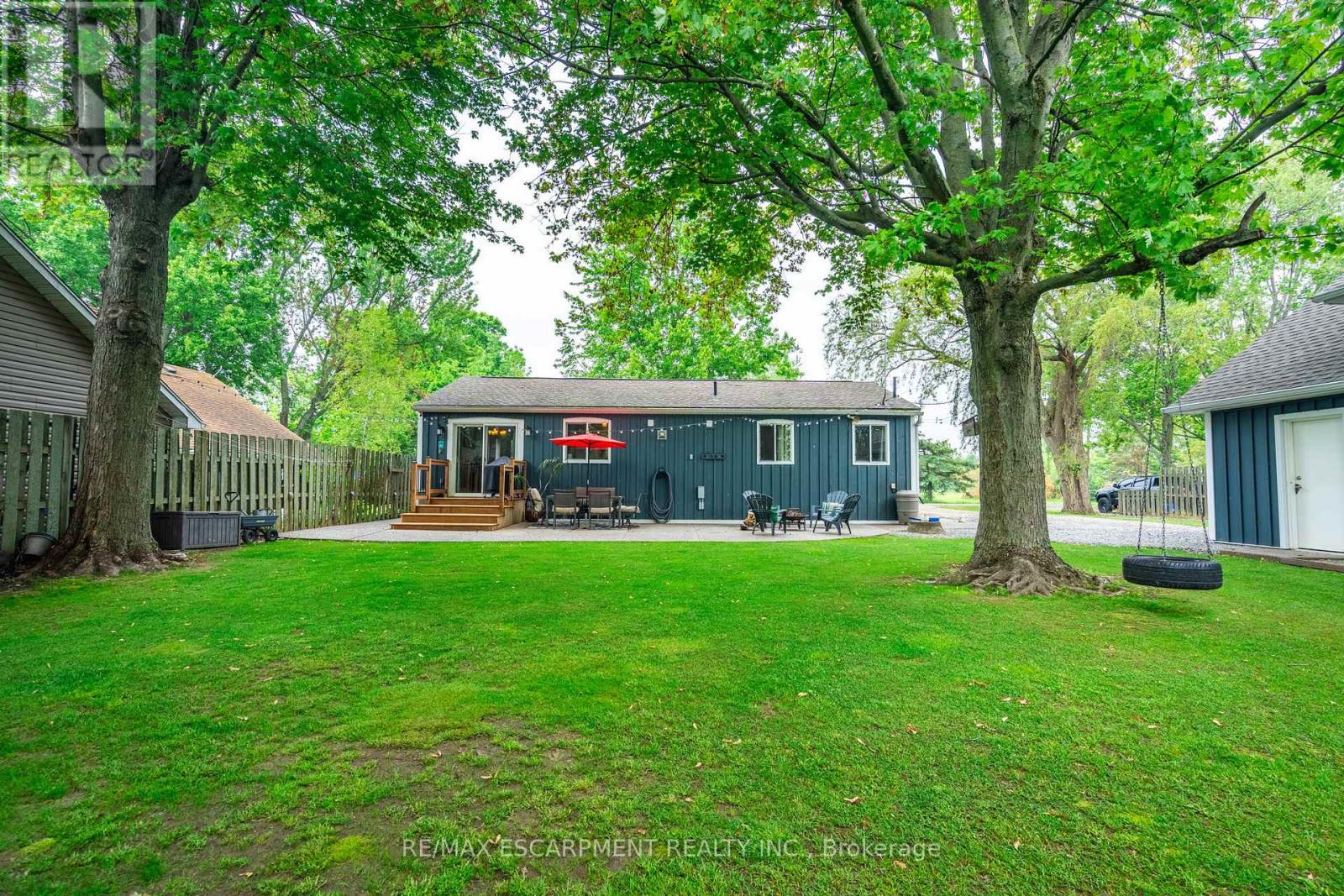8 Beach Road, Haldimand (Dunnville), Ontario  N0A 1K0 - Photo 34 - X12210952