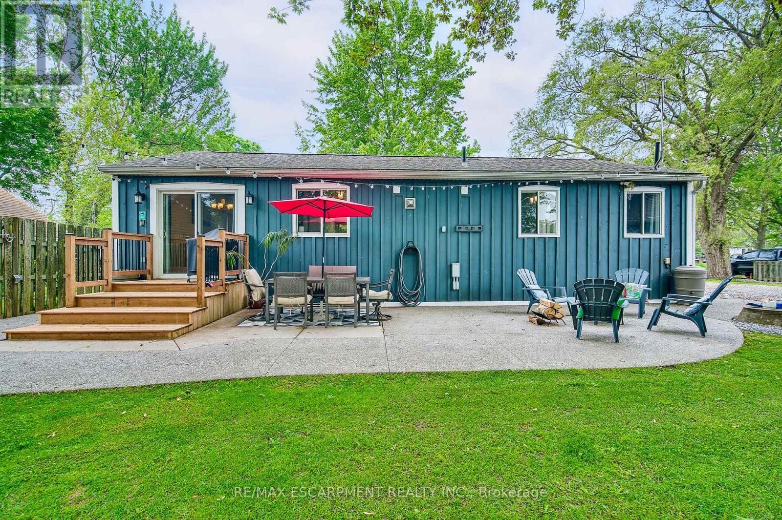 8 Beach Road, Haldimand (Dunnville), Ontario  N0A 1K0 - Photo 35 - X12210952