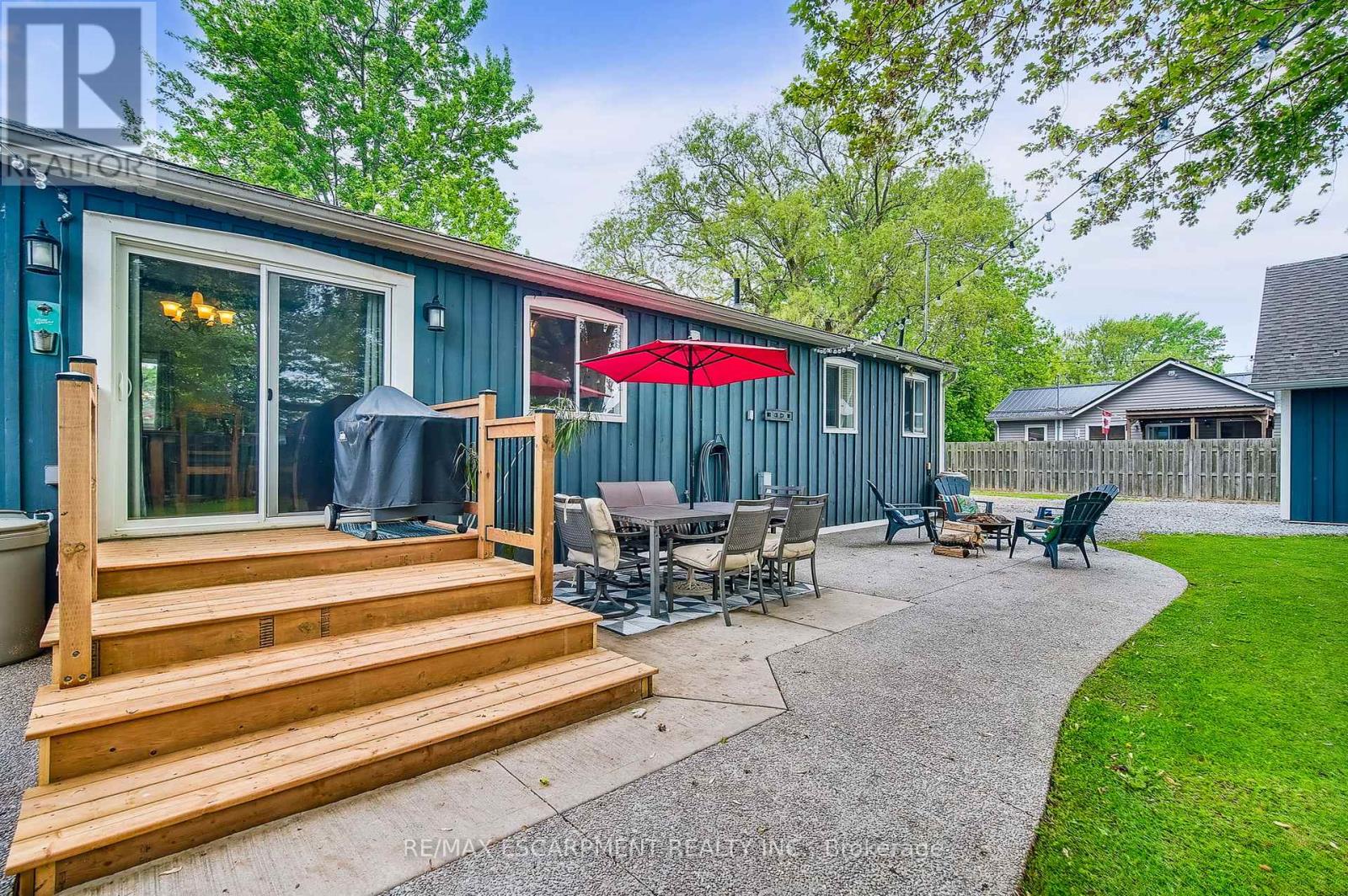 8 Beach Road, Haldimand (Dunnville), Ontario  N0A 1K0 - Photo 36 - X12210952