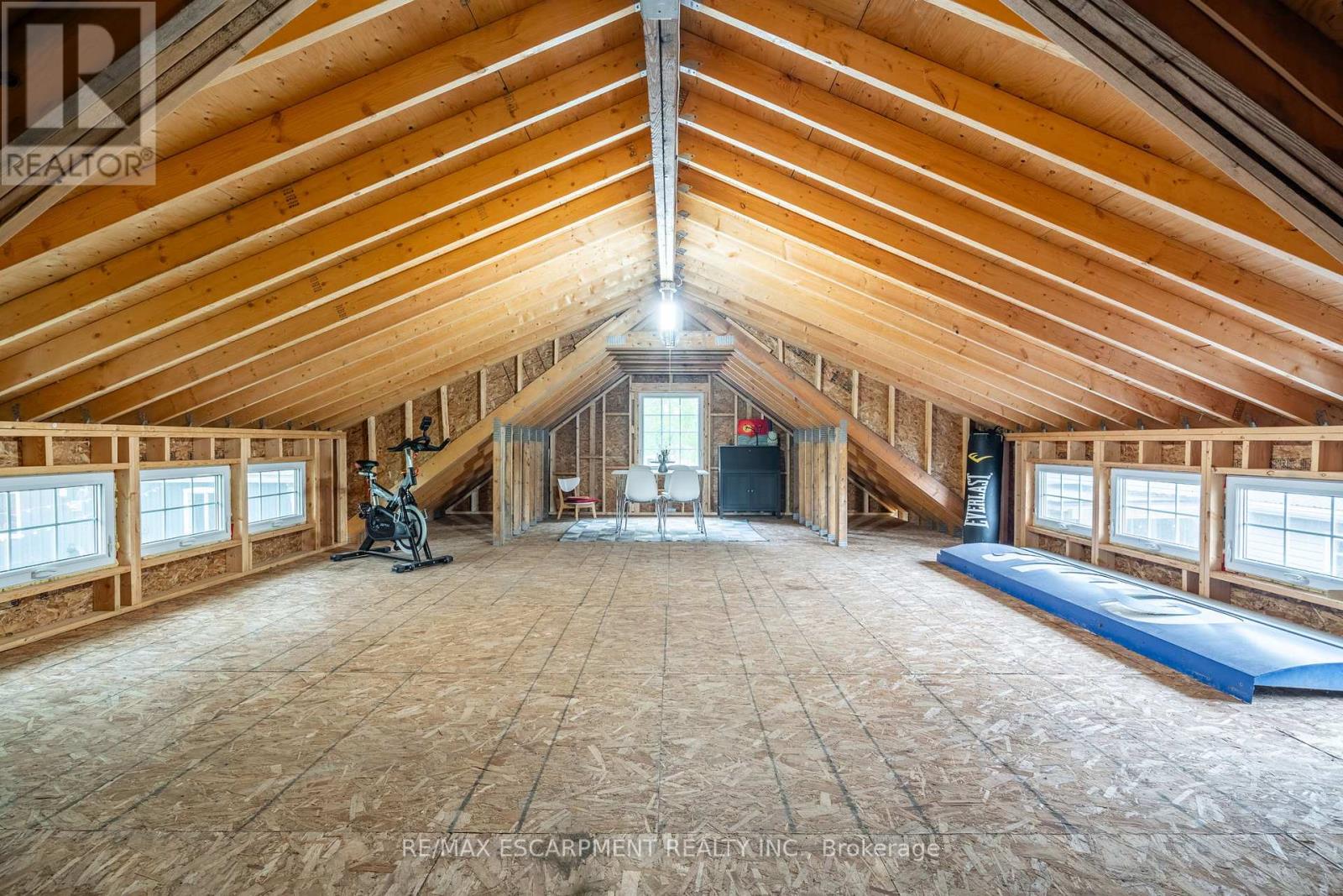 8 Beach Road, Haldimand (Dunnville), Ontario  N0A 1K0 - Photo 41 - X12210952