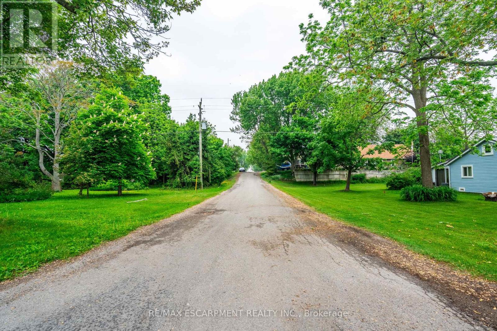 8 Beach Road, Haldimand (Dunnville), Ontario  N0A 1K0 - Photo 43 - X12210952