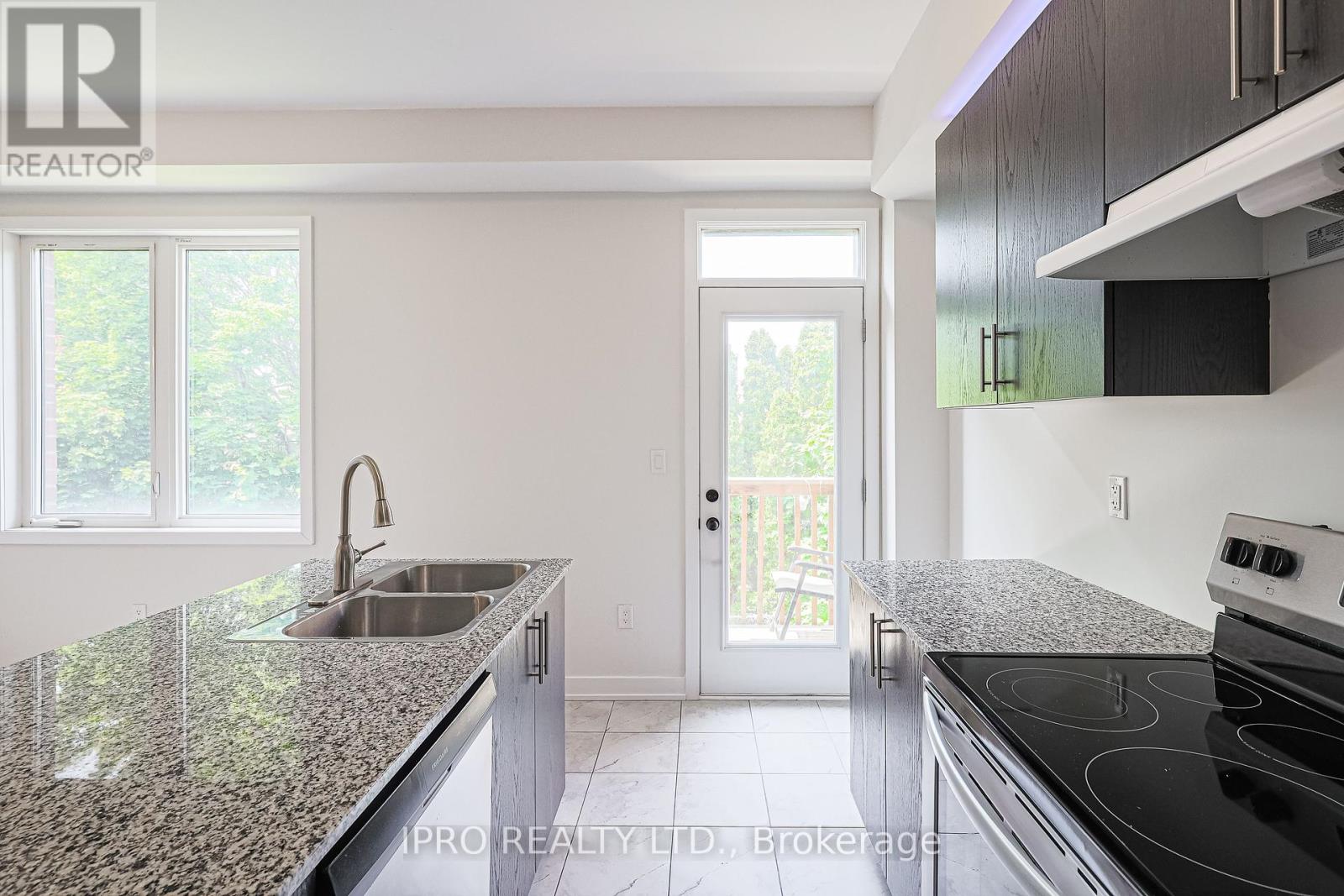 906 Kicking Horse Path, Oshawa, Ontario  L1J 0B4 - Photo 10 - E12198965