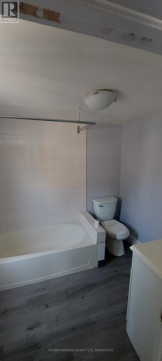 76 Sixth Street, Welland (Lincoln/crowland), Ontario  L3B 5A8 - Photo 18 - X12136895