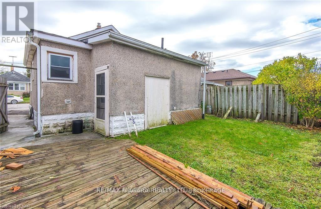 76 Sixth Street, Welland (Lincoln/crowland), Ontario  L3B 5A8 - Photo 4 - X12136895