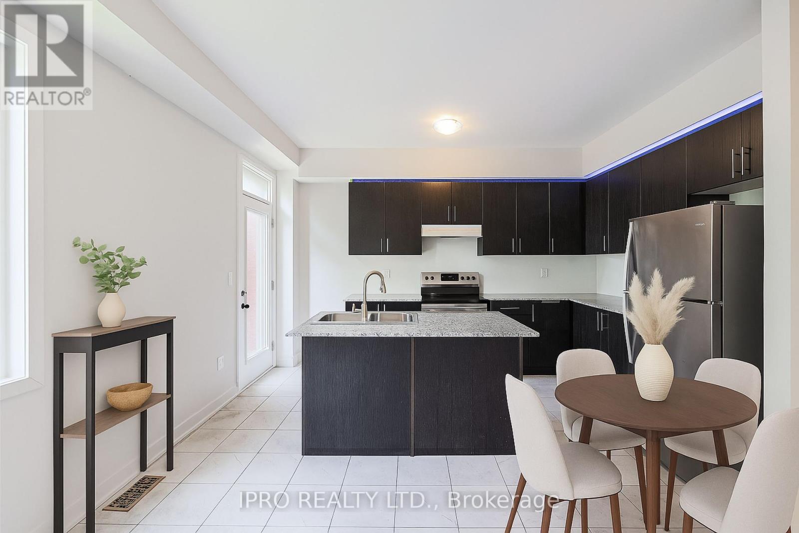 906 Kicking Horse Path, Oshawa, Ontario  L1J 0B4 - Photo 8 - E12198965