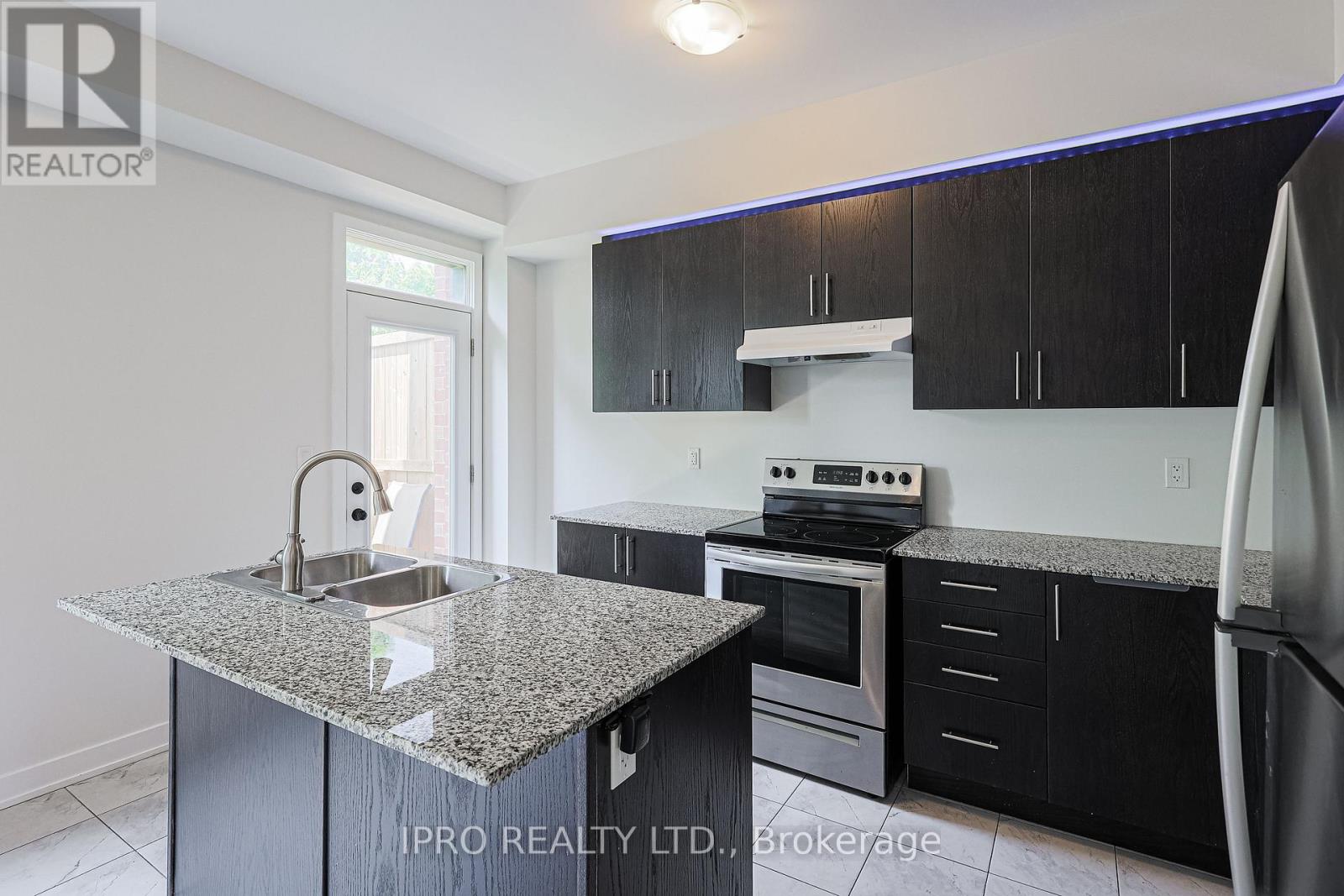 906 Kicking Horse Path, Oshawa, Ontario  L1J 0B4 - Photo 9 - E12198965