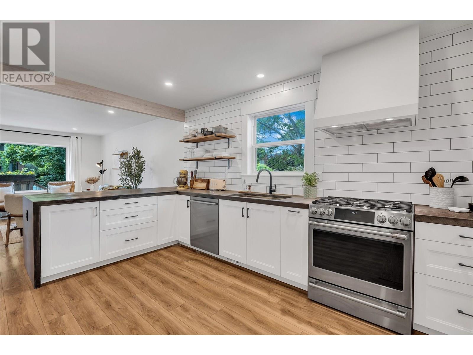 351 Eckhardt Avenue E, Penticton, British Columbia  V2A 1Z7 - Photo 10 - 10351693