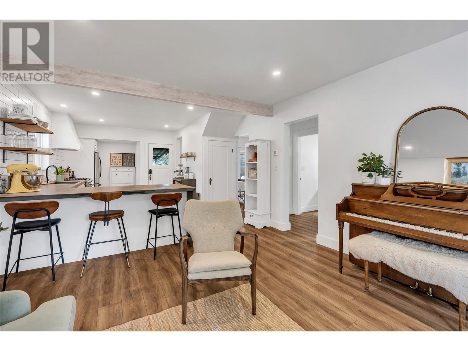351 Eckhardt Avenue E, Penticton, British Columbia  V2A 1Z7 - Photo 8 - 10351693