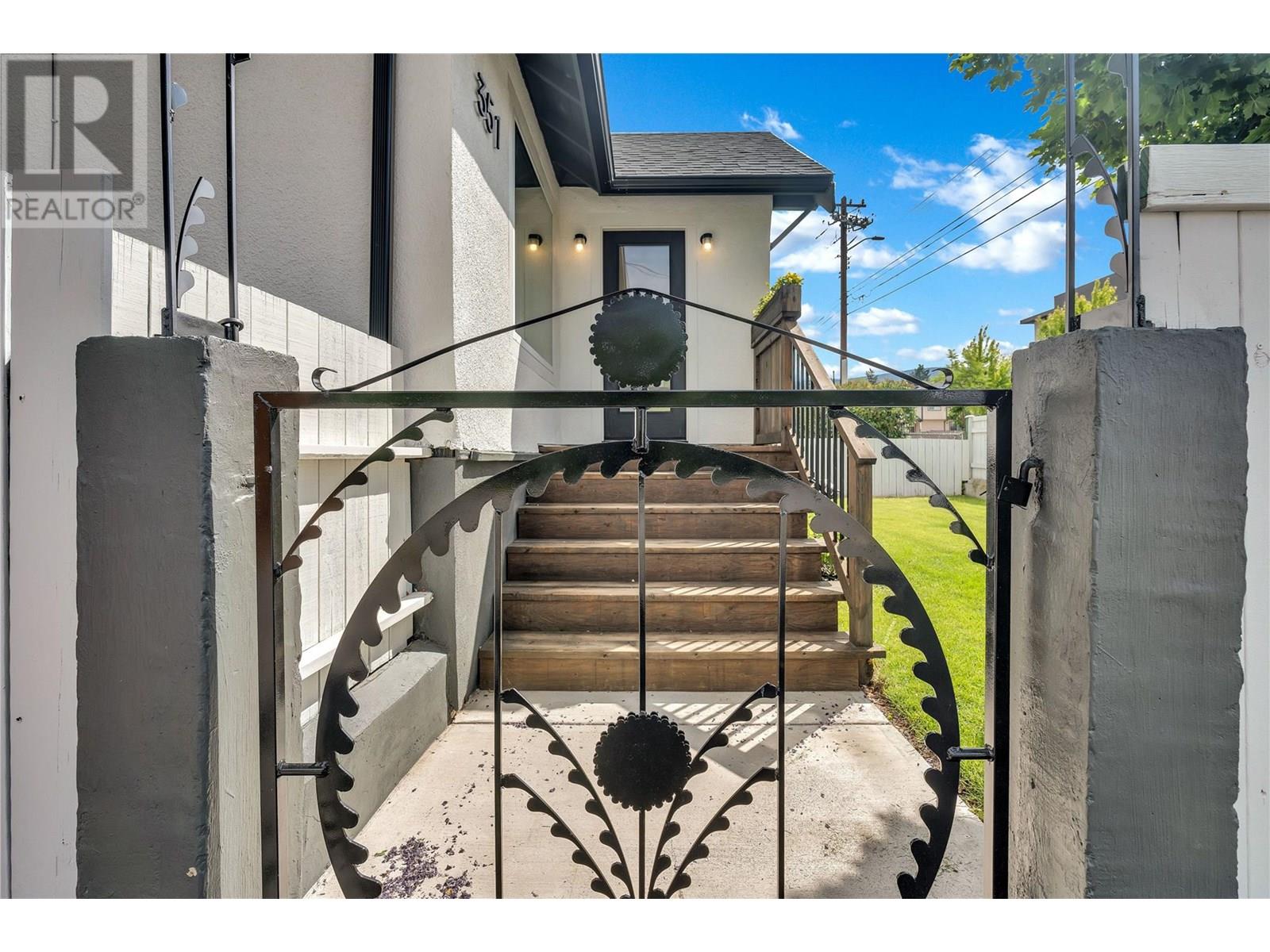 351 Eckhardt Avenue E, Penticton, British Columbia  V2A 1Z7 - Photo 4 - 10351693