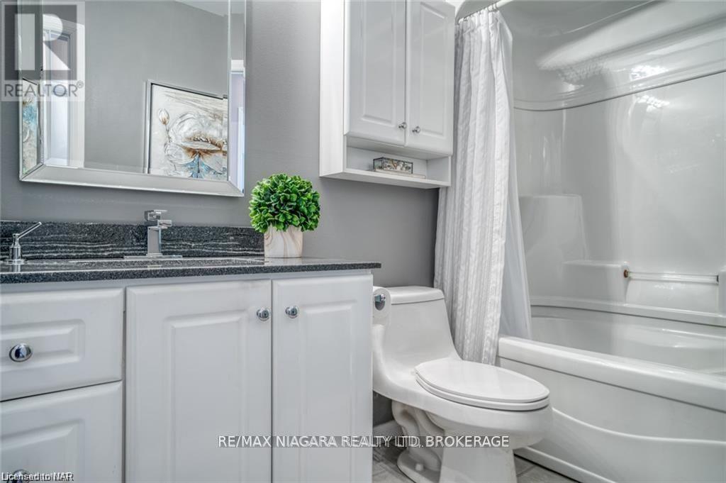 253 St Augustine Drive, St. Catharines (Secord Woods), Ontario  L2P 3L9 - Photo 10 - X12211064