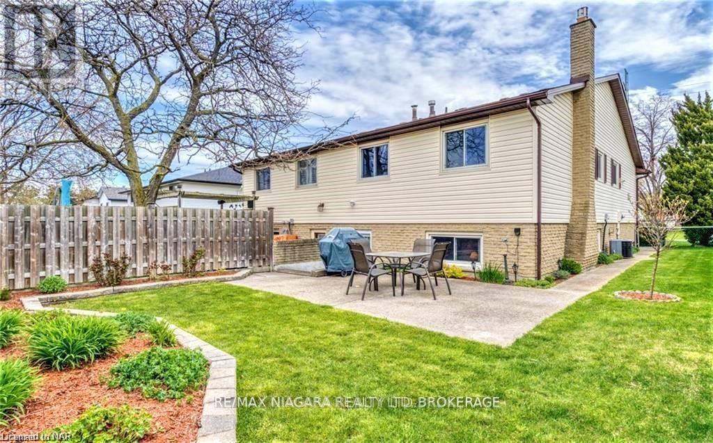 253 St Augustine Drive, St. Catharines (Secord Woods), Ontario  L2P 3L9 - Photo 2 - X12211064