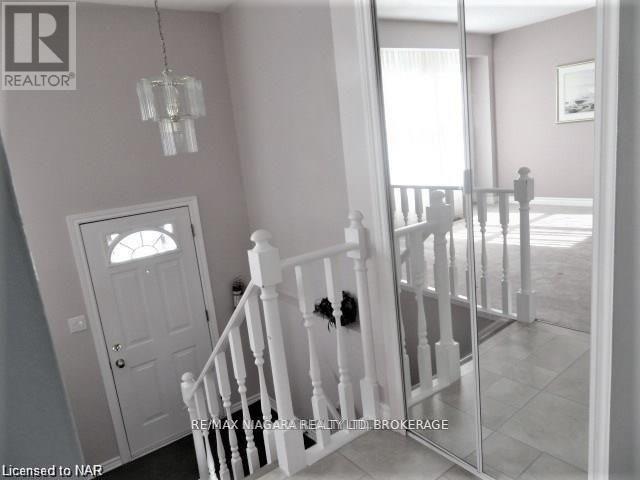 253 St Augustine Drive, St. Catharines (Secord Woods), Ontario  L2P 3L9 - Photo 4 - X12211064