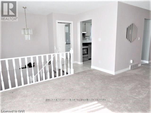 253 St Augustine Drive, St. Catharines (Secord Woods), Ontario  L2P 3L9 - Photo 9 - X12211064