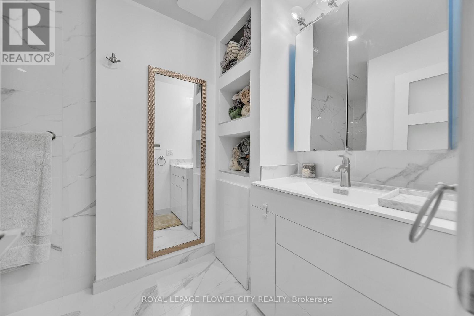 500 Dufferin Street, Toronto (Little Portugal), Ontario  M6K 2A6 - Photo 32 - C12210431