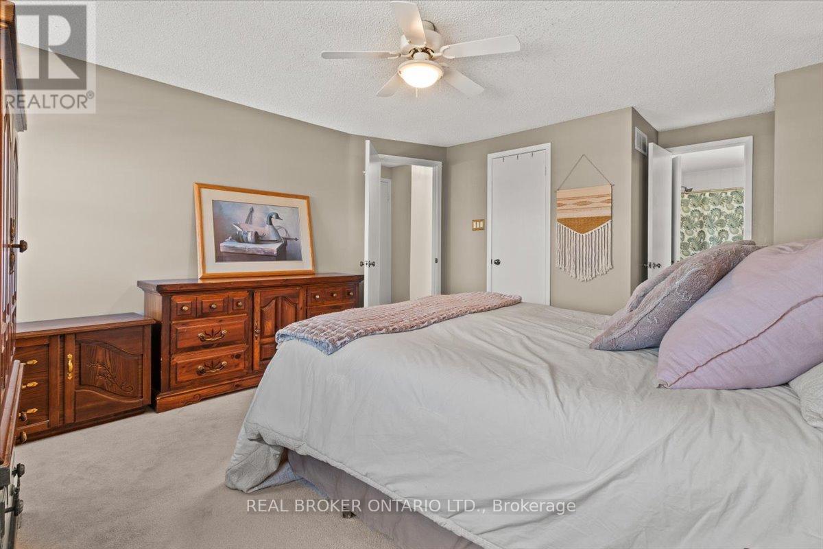 2257 Silverbirch Court, Burlington, Ontario  L7M 3H2 - Photo 21 - W12196186