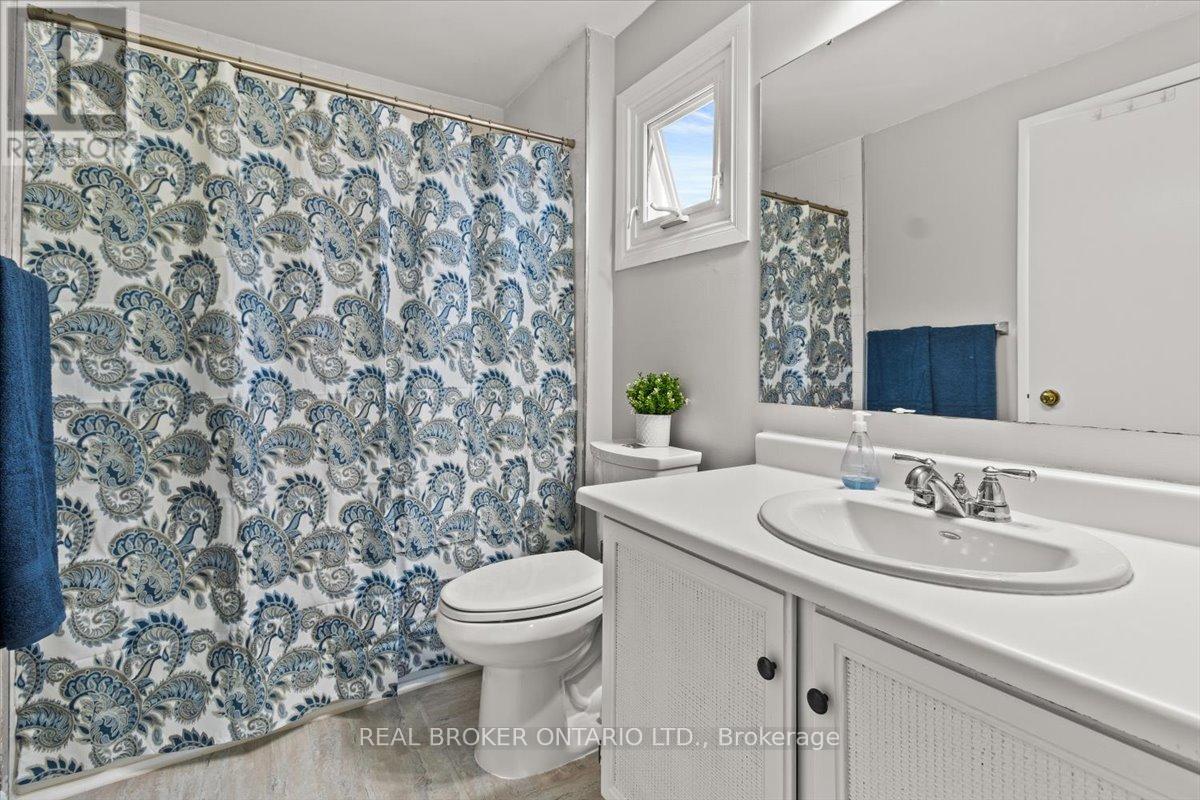 2257 Silverbirch Court, Burlington, Ontario  L7M 3H2 - Photo 22 - W12196186