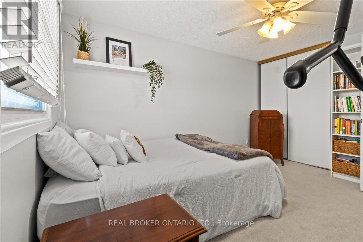 2257 Silverbirch Court, Burlington, Ontario  L7M 3H2 - Photo 24 - W12196186