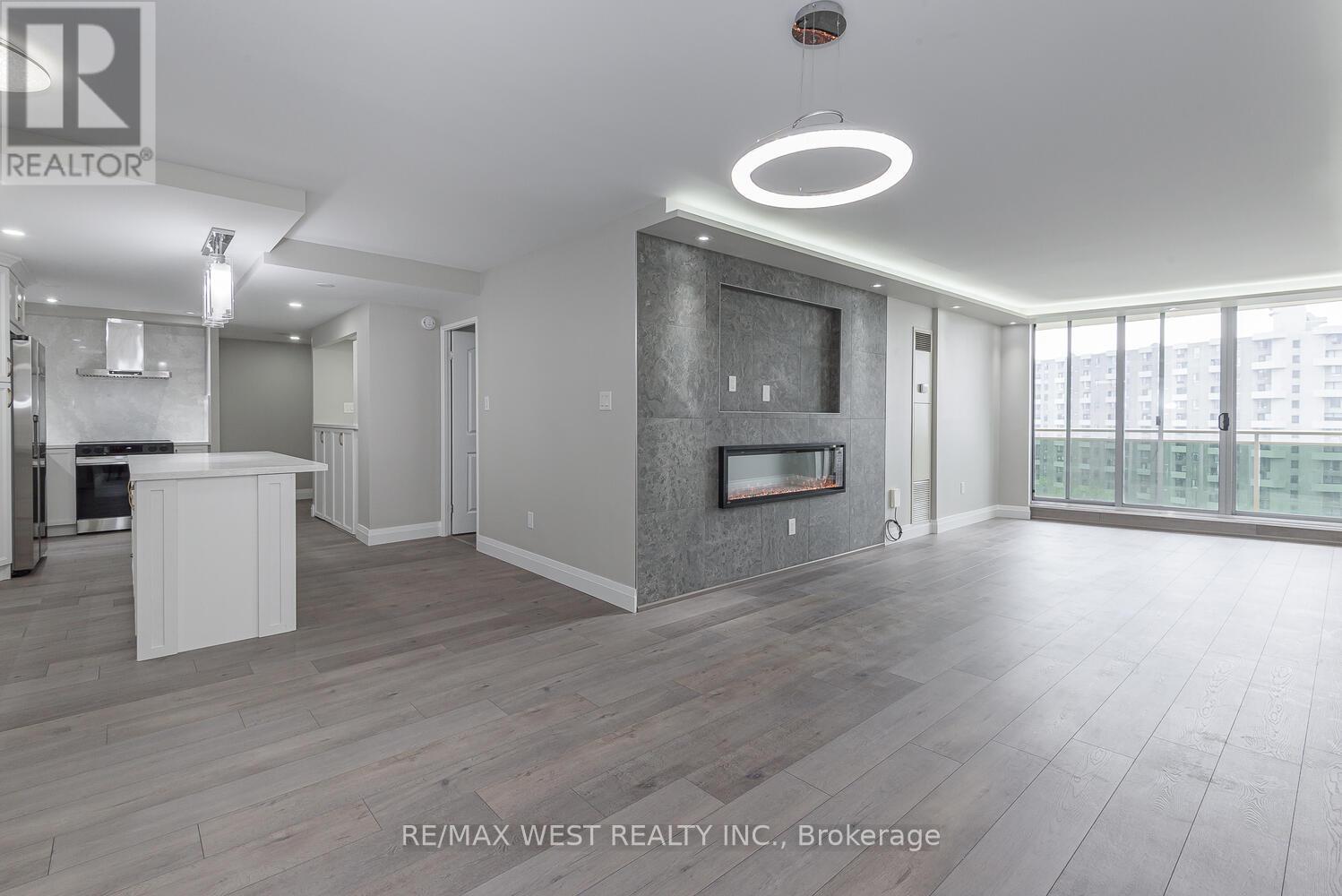 1104 - 820 Burnhamthorpe Road, Toronto (Markland Wood), Ontario  M9C 4W2 - Photo 11 - W12209456