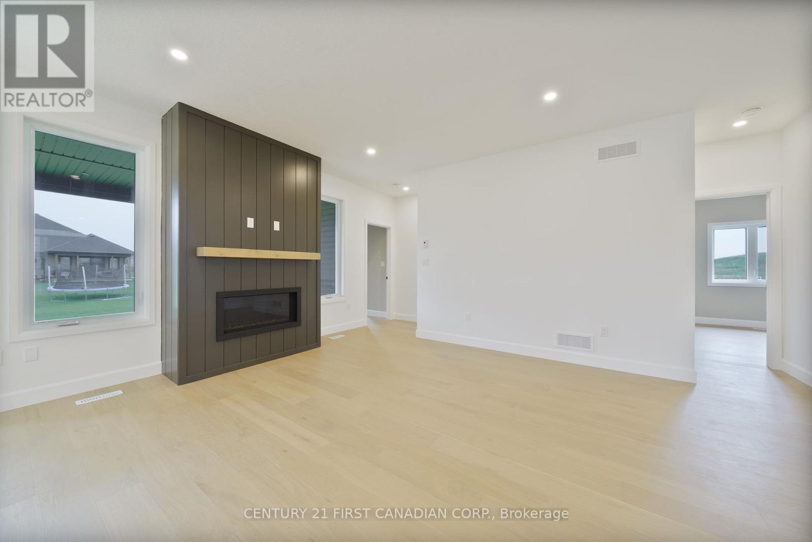 482 Julianna Court, Plympton-Wyoming, Ontario  N0N 1T0 - Photo 10 - X12178306