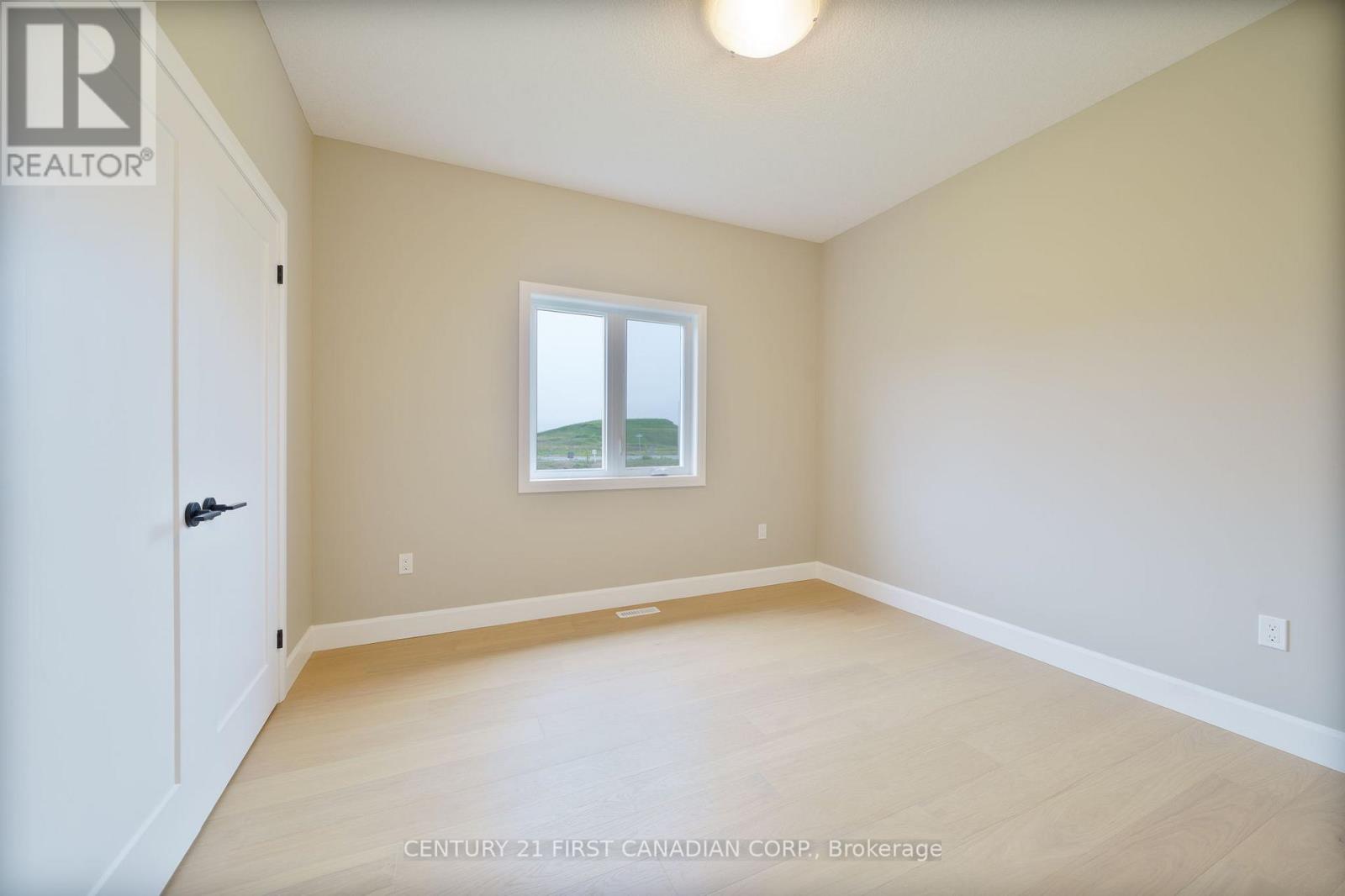482 Julianna Court, Plympton-Wyoming, Ontario  N0N 1T0 - Photo 16 - X12178306