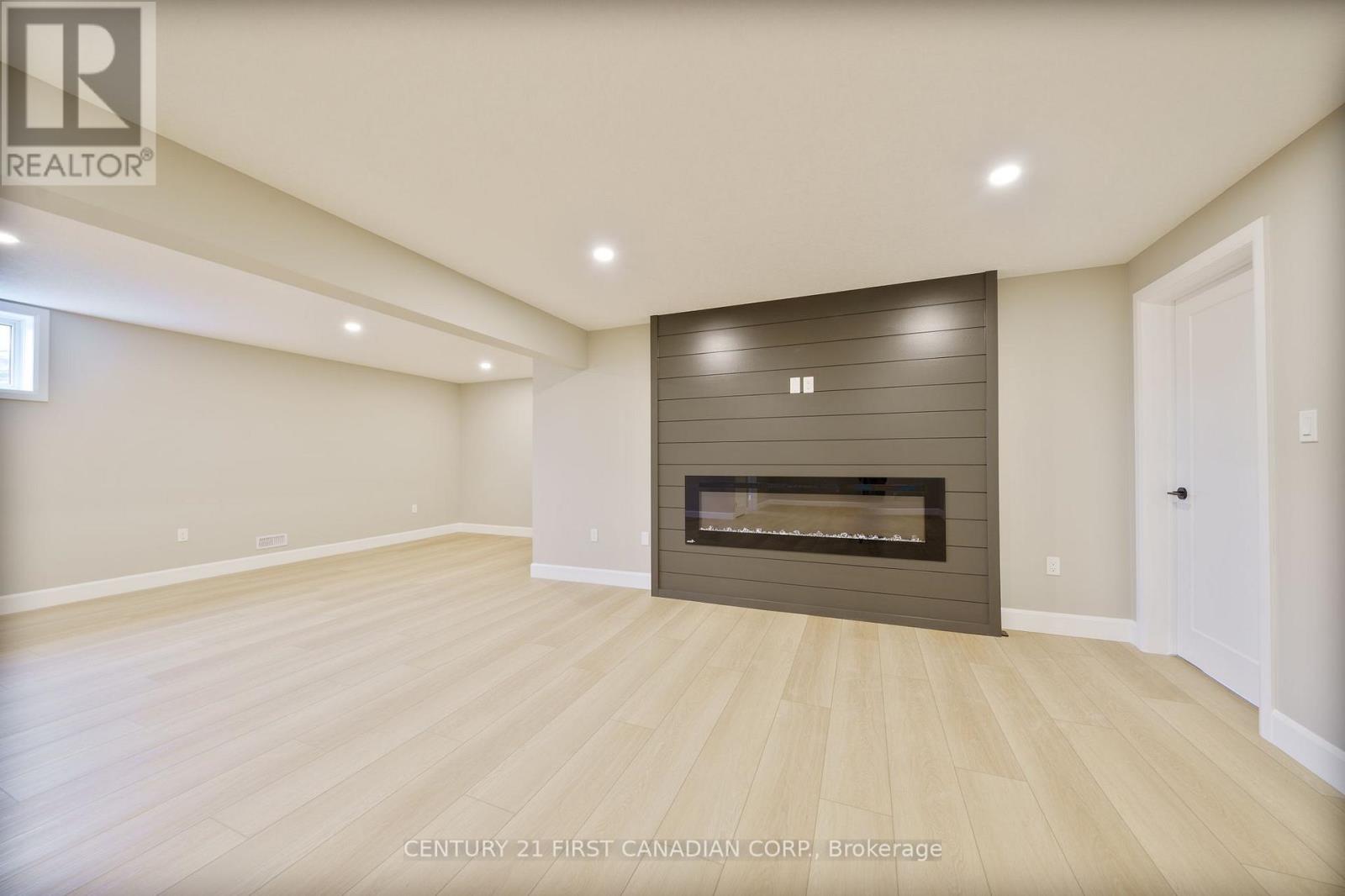 482 Julianna Court, Plympton-Wyoming, Ontario  N0N 1T0 - Photo 34 - X12178306