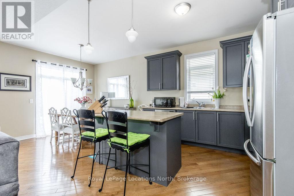 4 Broadpoint Street, Wasaga Beach, Ontario  L9Z 3B8 - Photo 5 - S12211090
