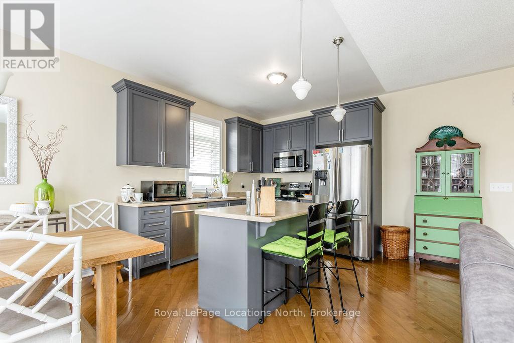 4 Broadpoint Street, Wasaga Beach, Ontario  L9Z 3B8 - Photo 7 - S12211090