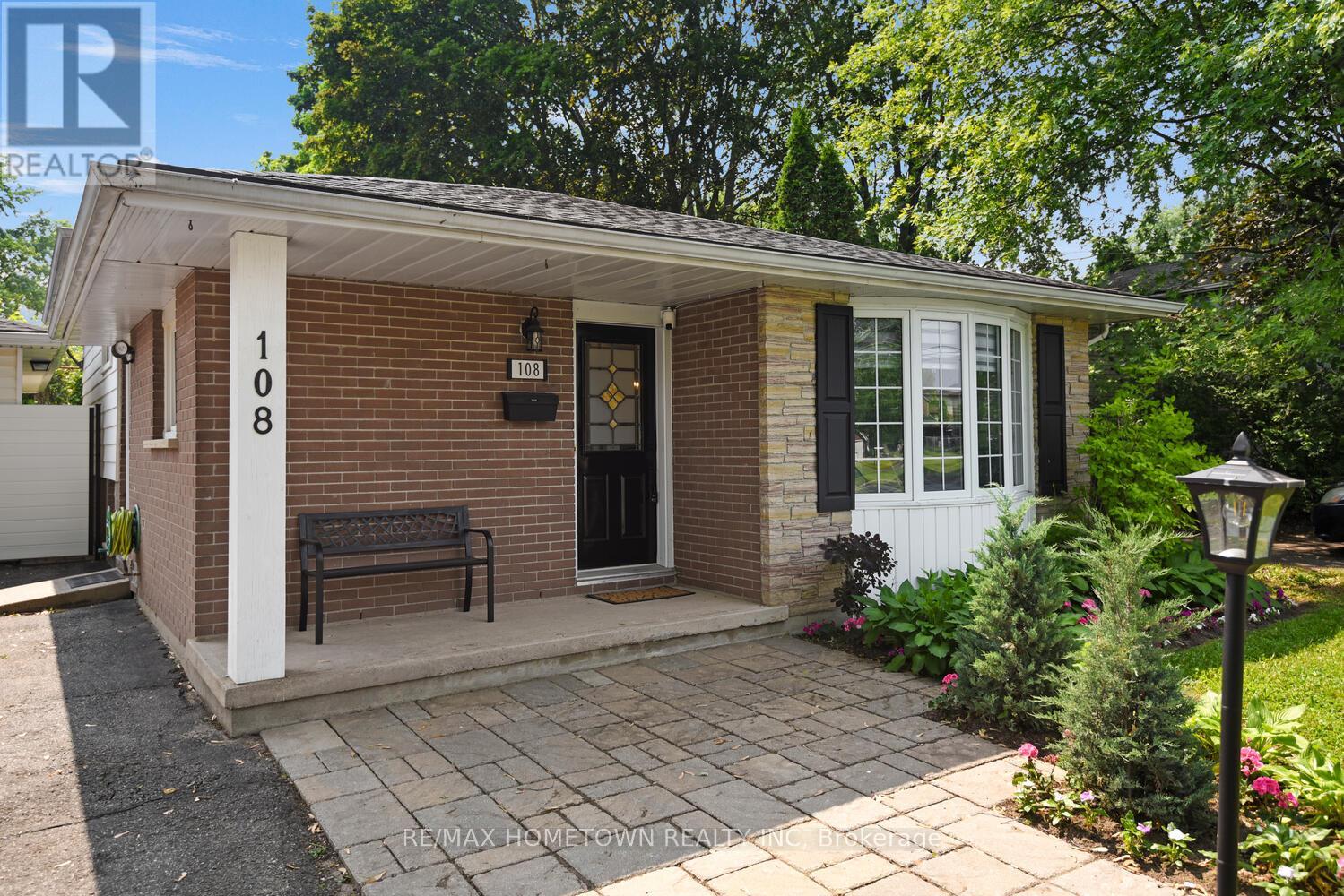 108 Windsor Drive, Brockville, Ontario  K6V 3H6 - Photo 4 - X12210999