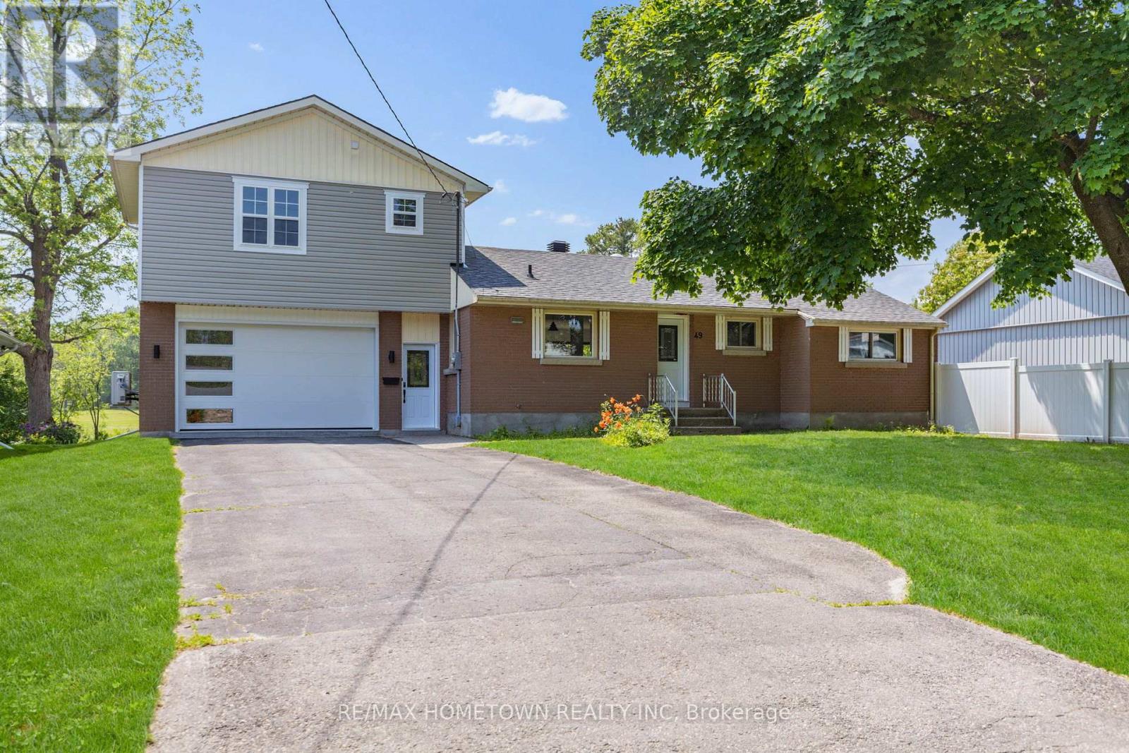 49 Fairway Crescent, Brockville, Ontario  K6V 3V1 - Photo 2 - X12211014