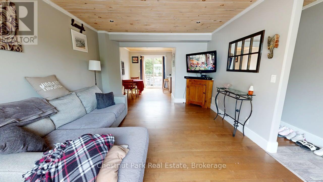 2 - 335 WELLINGTON STREET N, Bracebridge, Ontario