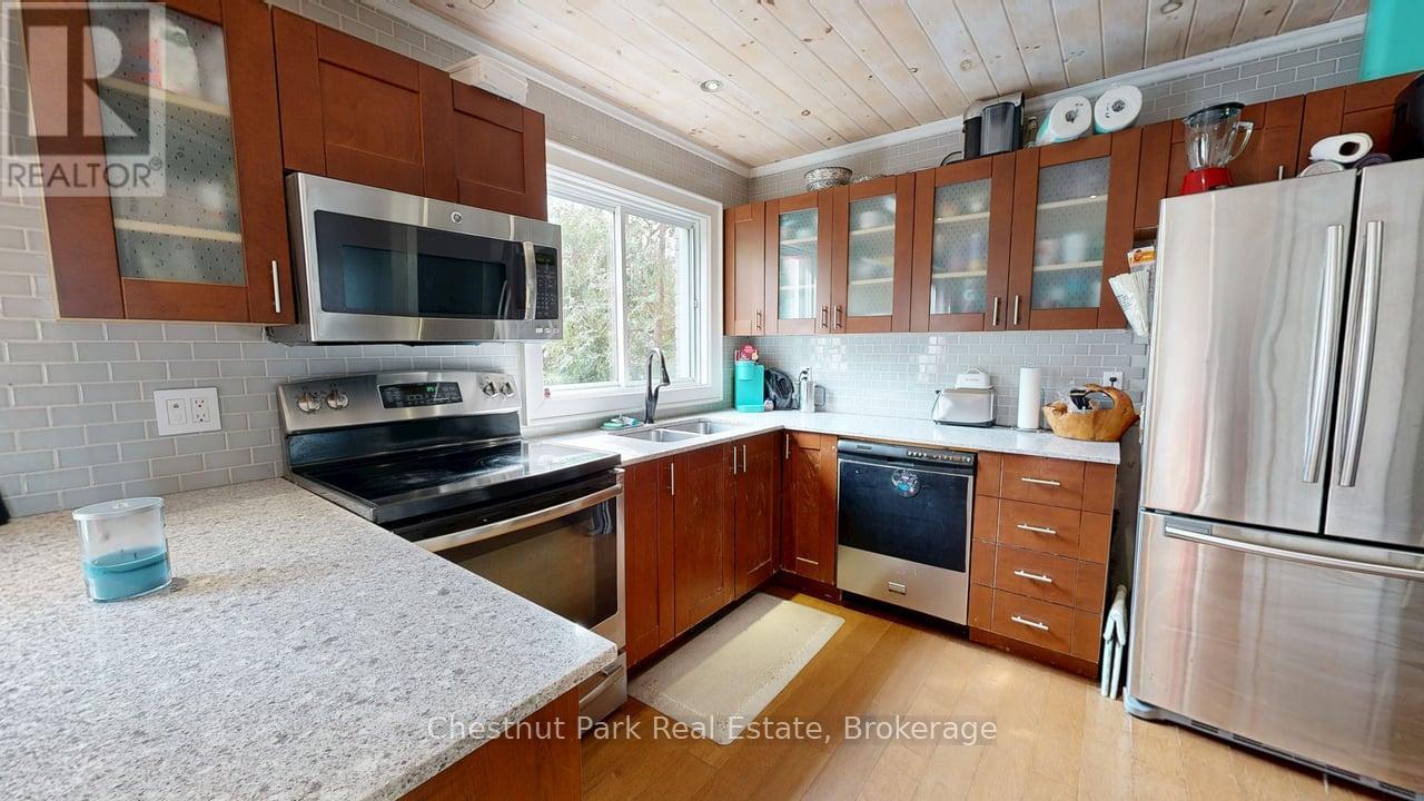 2 - 335 Wellington Street N, Bracebridge (Macaulay), Ontario  P1L 1B7 - Photo 2 - X12210995