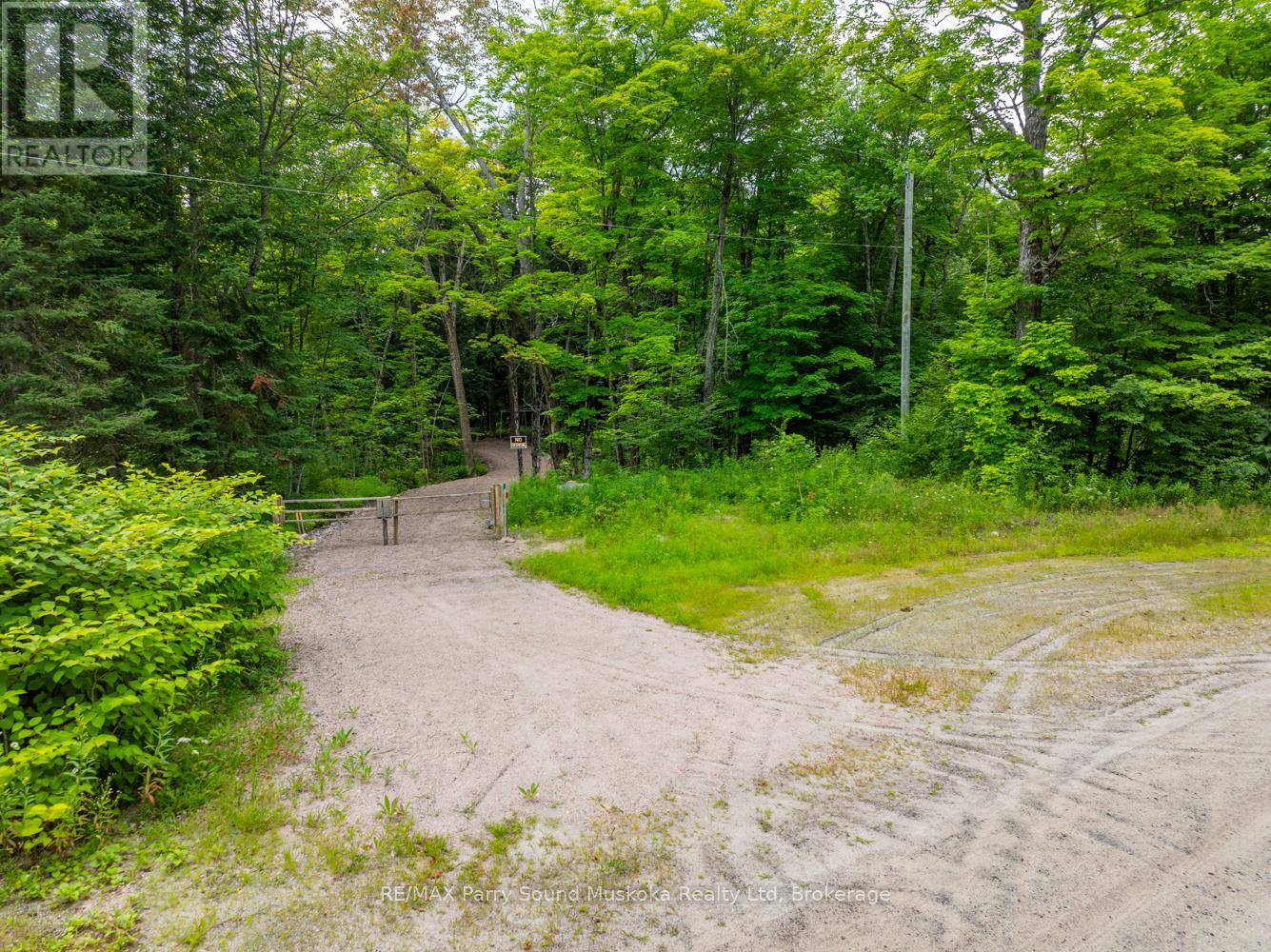 131 Moonwing Road, Magnetawan (Ahmic Harbour), Ontario  P0A 1A0 - Photo 3 - X12211059