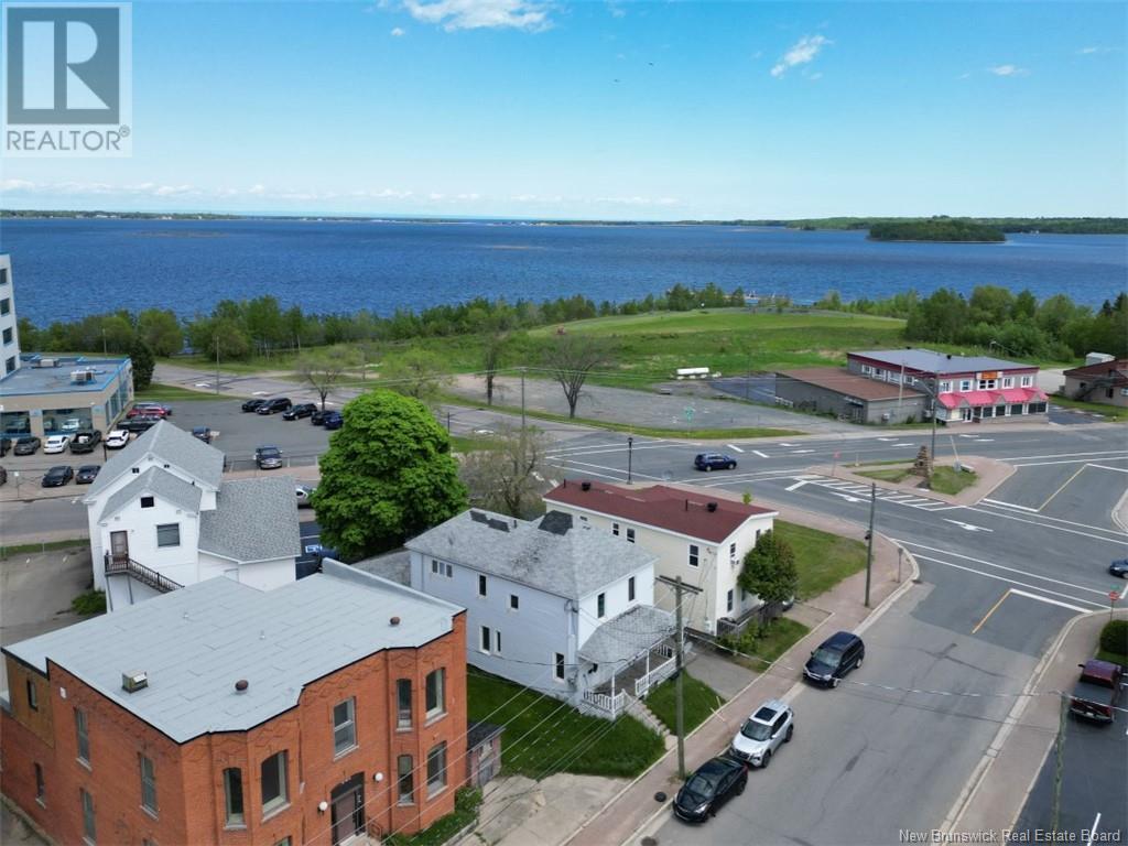 285 St George, Bathurst, New Brunswick  E2A 1B8 - Photo 3 - NB120425