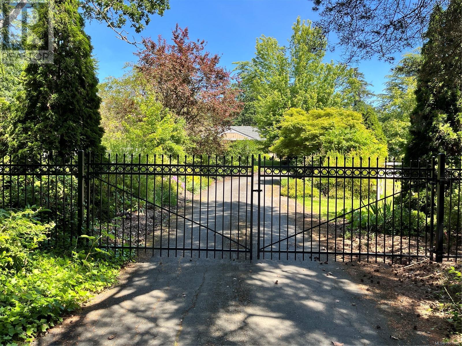 930 Downey Rd, North Saanich, British Columbia