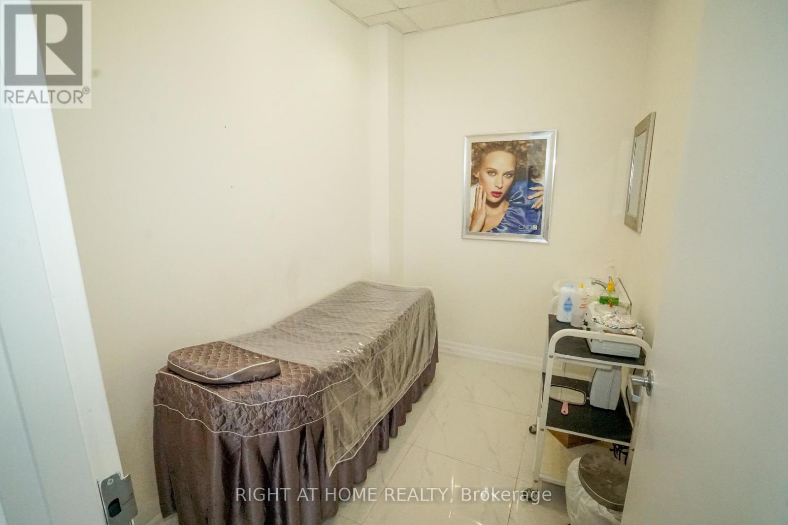 8 - 4188 Living Arts Drive, Mississauga (City Centre), Ontario  L5B 0H7 - Photo 11 - W12054492