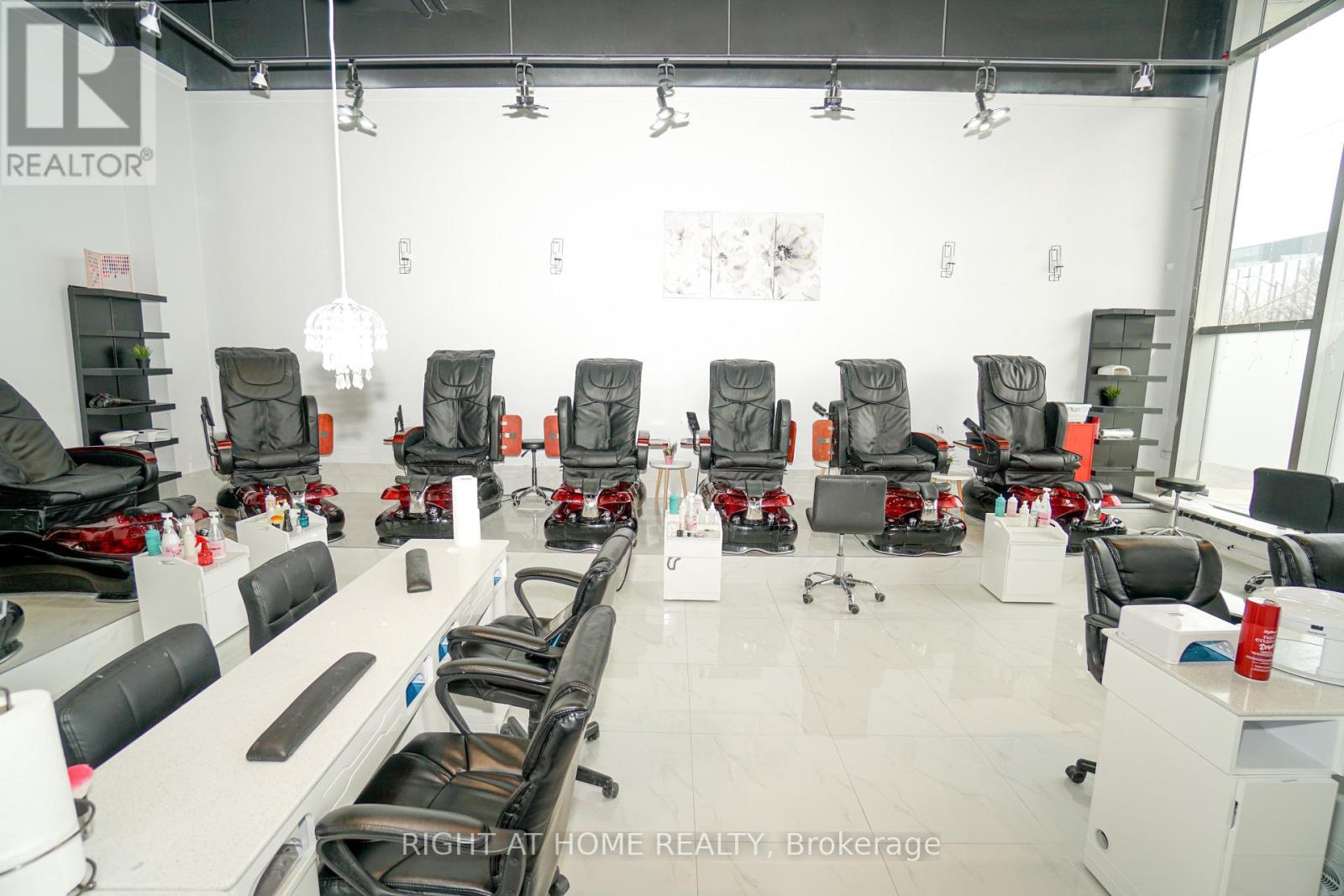 8 - 4188 Living Arts Drive, Mississauga (City Centre), Ontario  L5B 0H7 - Photo 5 - W12054492