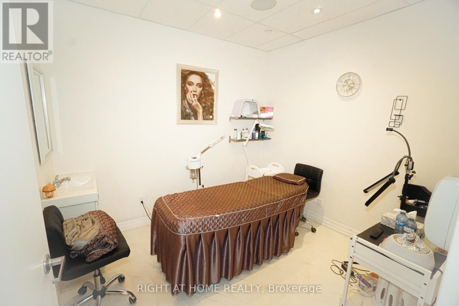 8 - 4188 Living Arts Drive, Mississauga (City Centre), Ontario  L5B 0H7 - Photo 10 - W12054492