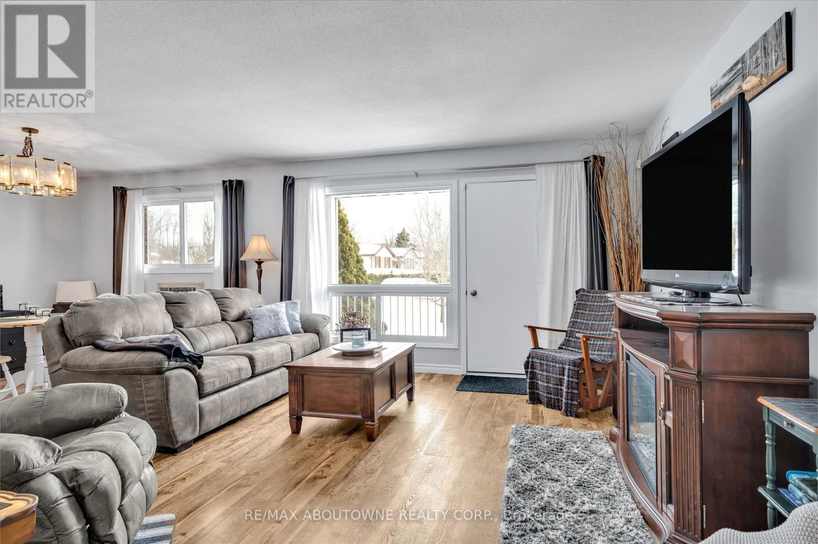 201 - 2394 MOUNTLAND DRIVE W, Peterborough West, Ontario