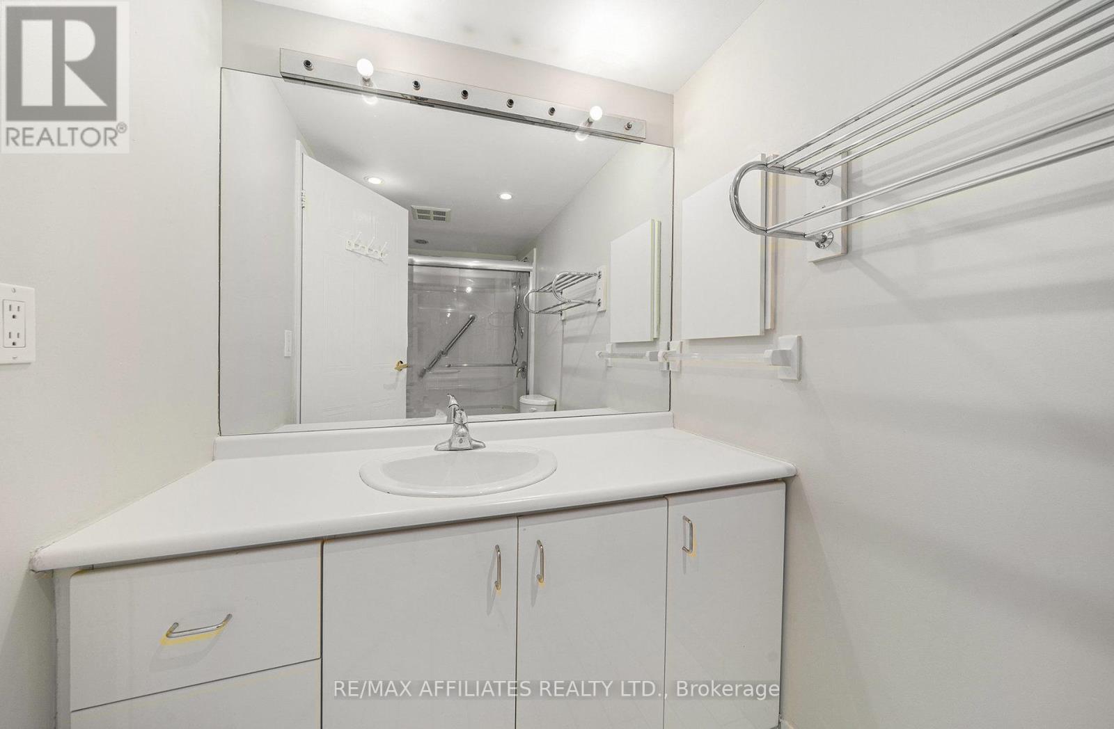 211 - 1705 Playfair Drive, Ottawa, Ontario  K1H 8P6 - Photo 11 - X12211010