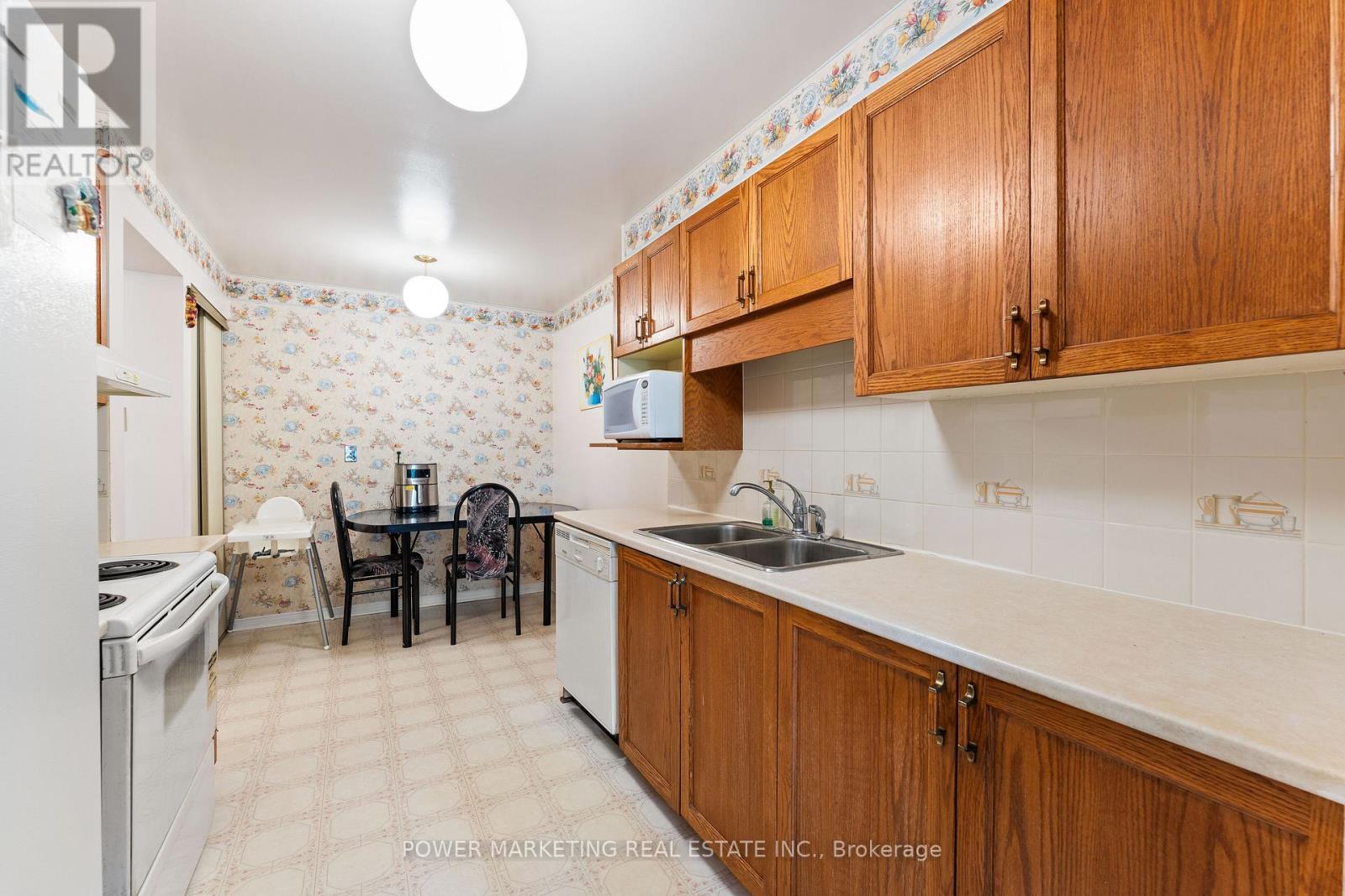 1954 Ashmont Street, Ottawa, Ontario  K1C 7B9 - Photo 9 - X12211012