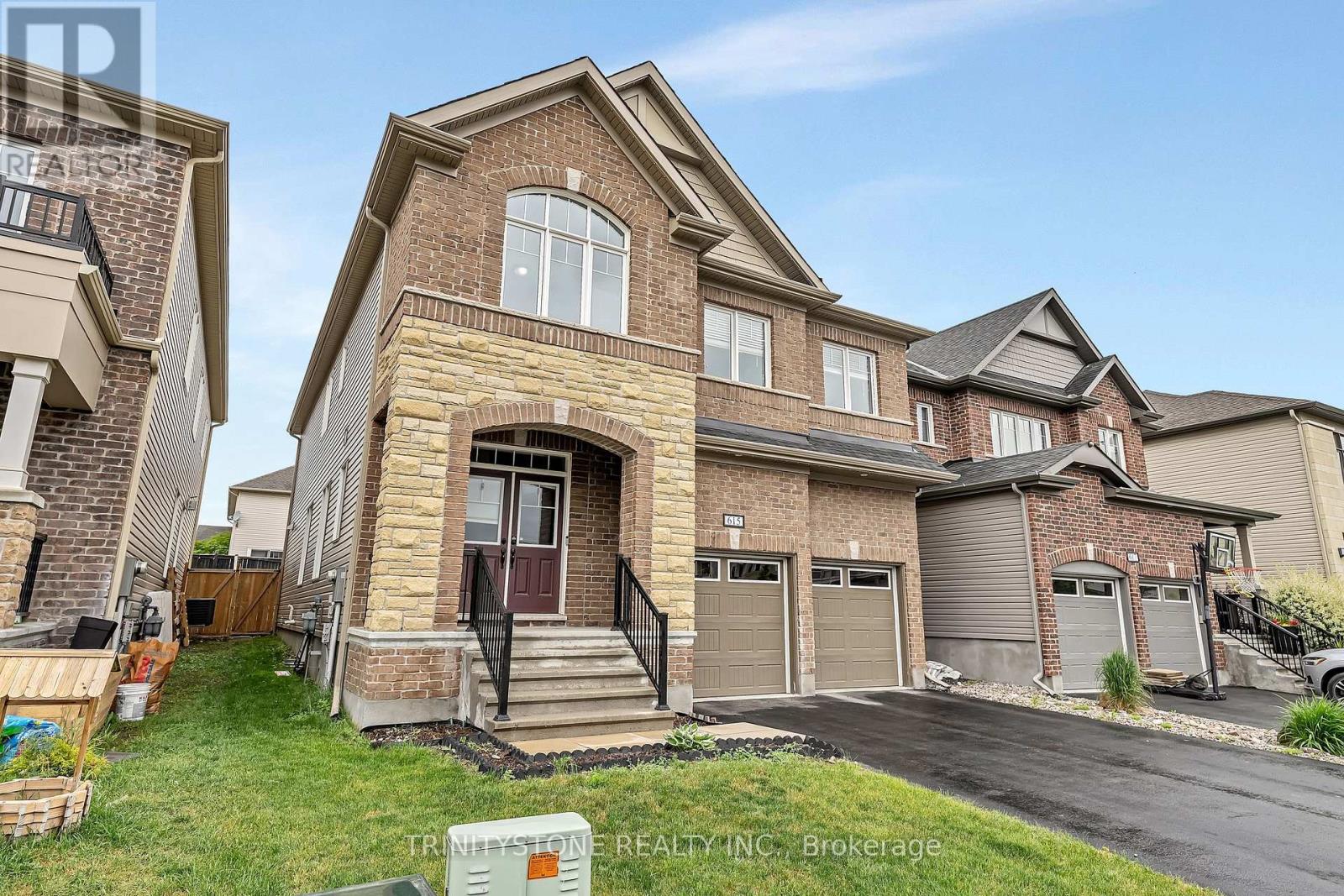 615 Parade Drive, Ottawa, Ontario  K2S 0Y7 - Photo 2 - X12211013