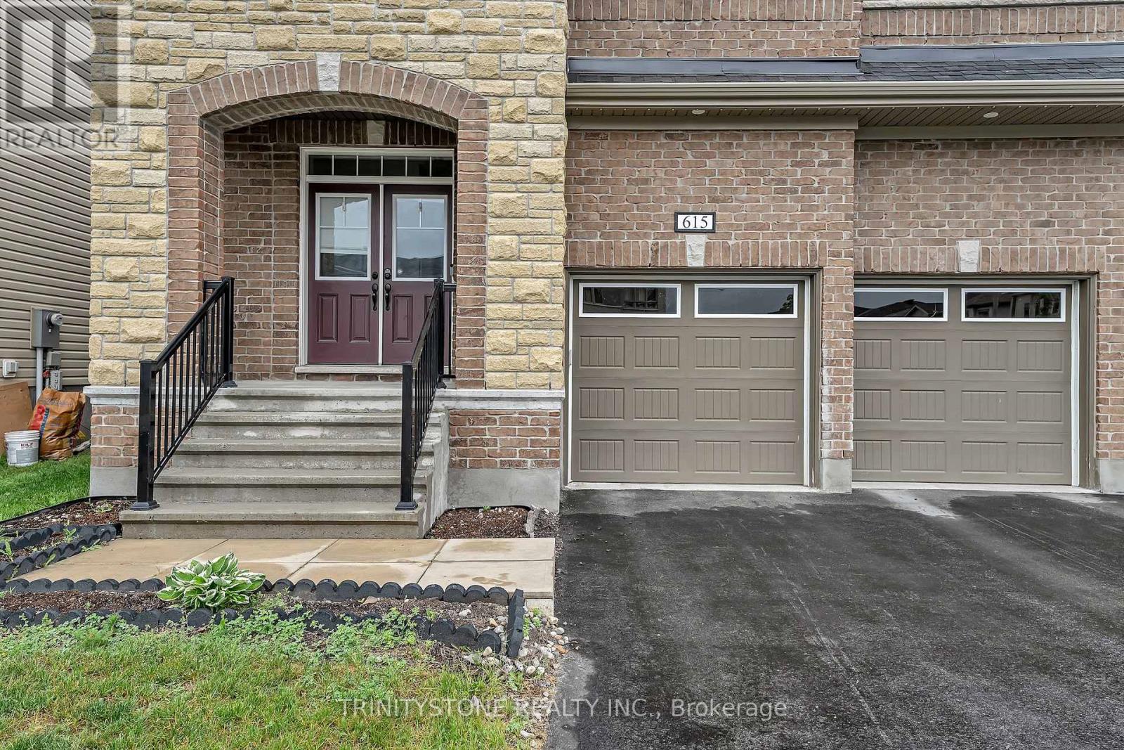 615 Parade Drive, Ottawa, Ontario  K2S 0Y7 - Photo 3 - X12211013