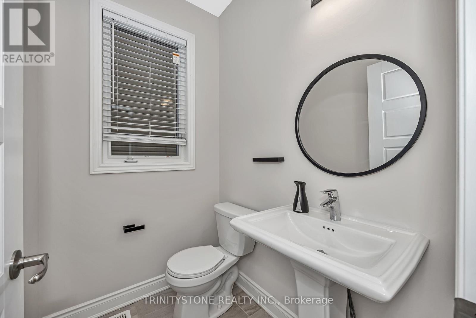 615 Parade Drive, Ottawa, Ontario  K2S 0Y7 - Photo 6 - X12211013