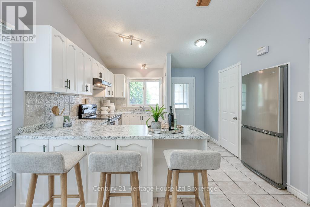1035 Pearson Drive, Woodstock (Woodstock - North), Ontario  N4S 8V1 - Photo 10 - X12211050