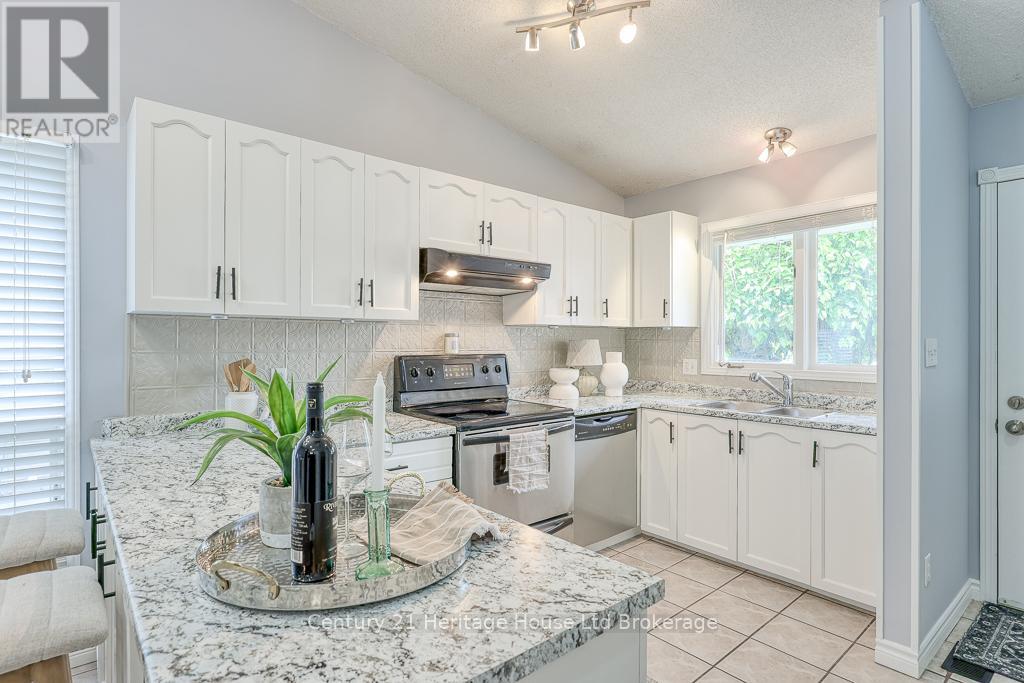1035 Pearson Drive, Woodstock (Woodstock - North), Ontario  N4S 8V1 - Photo 12 - X12211050