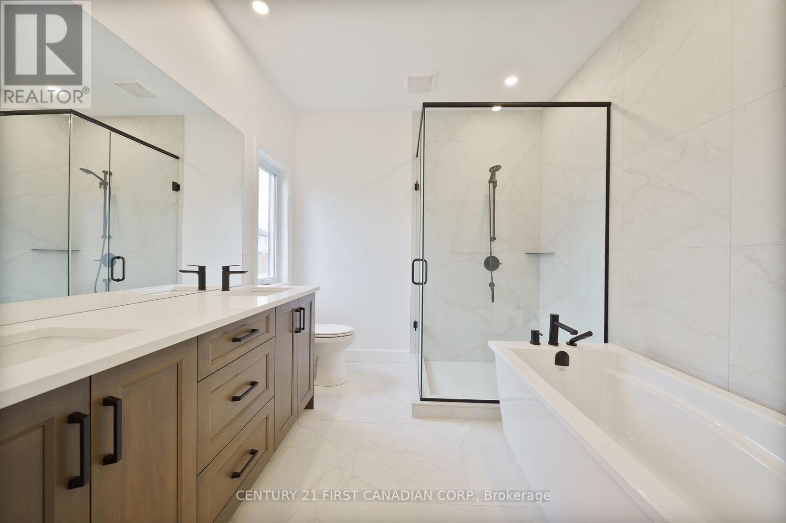 482 Julianna Court, Plympton-Wyoming, Ontario  N0N 1T0 - Photo 27 - X12178306