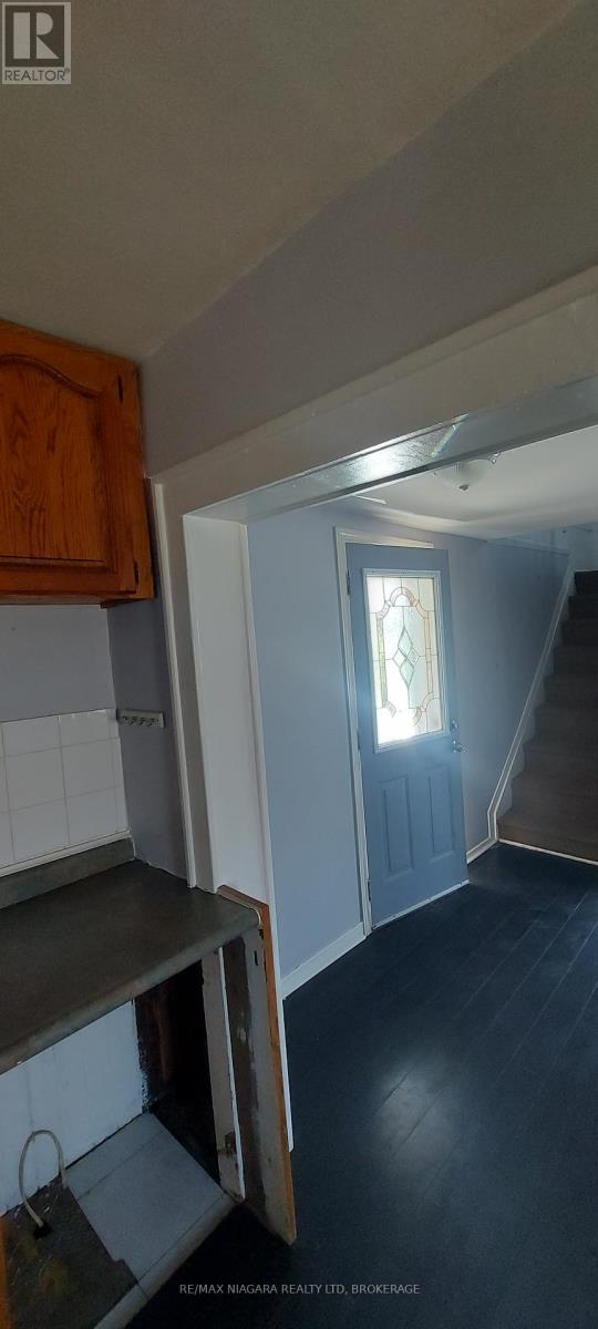 76 Sixth Street, Welland (Lincoln/crowland), Ontario  L3B 5A8 - Photo 6 - X12136895