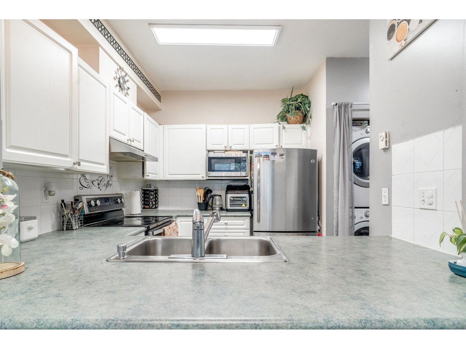 102 13727 74 Avenue, Surrey, British Columbia  V3W 0M7 - Photo 3 - R3013501