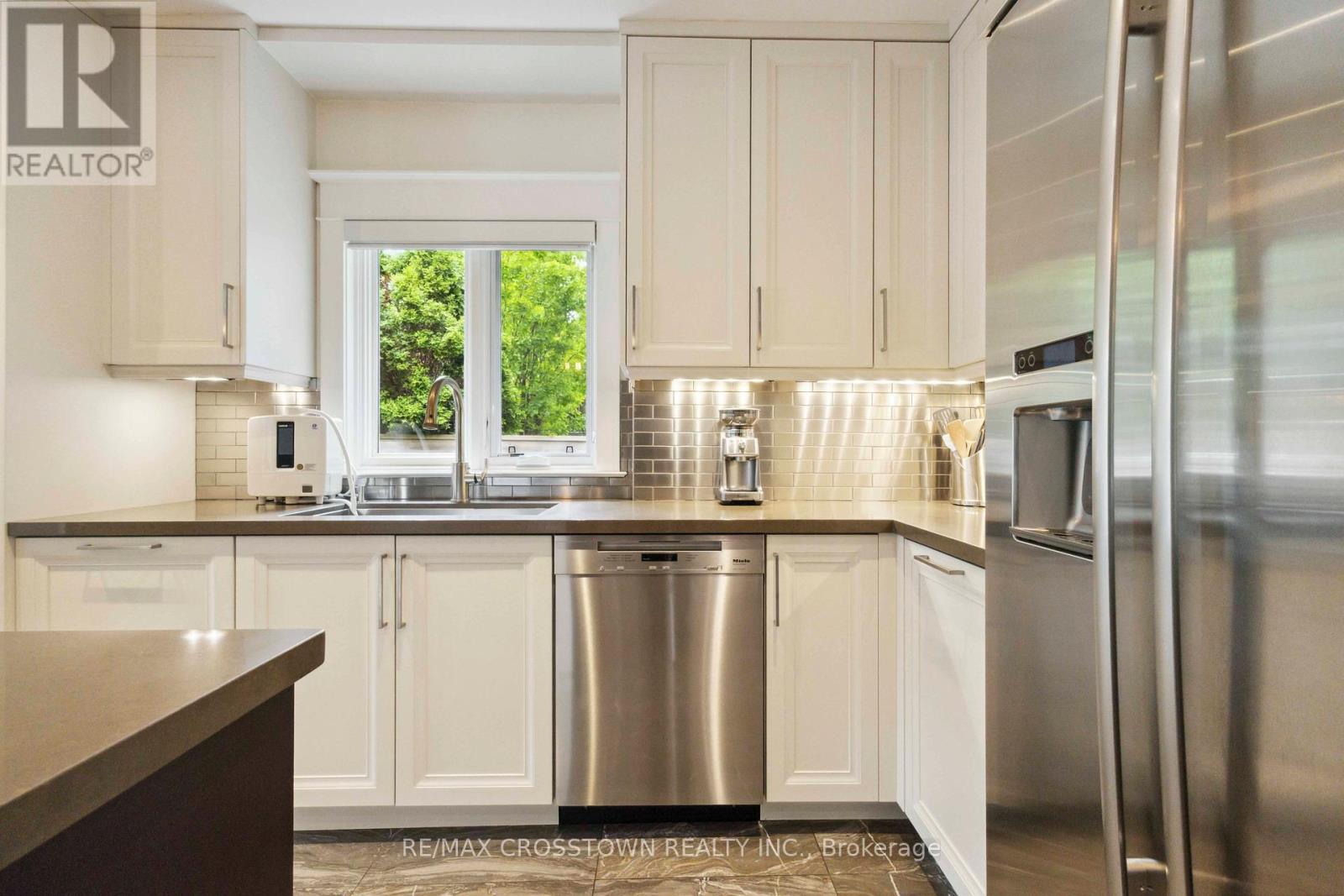 353 Briar Hill Avenue, Toronto, Ontario  M4R 1J3 - Photo 11 - C12207705