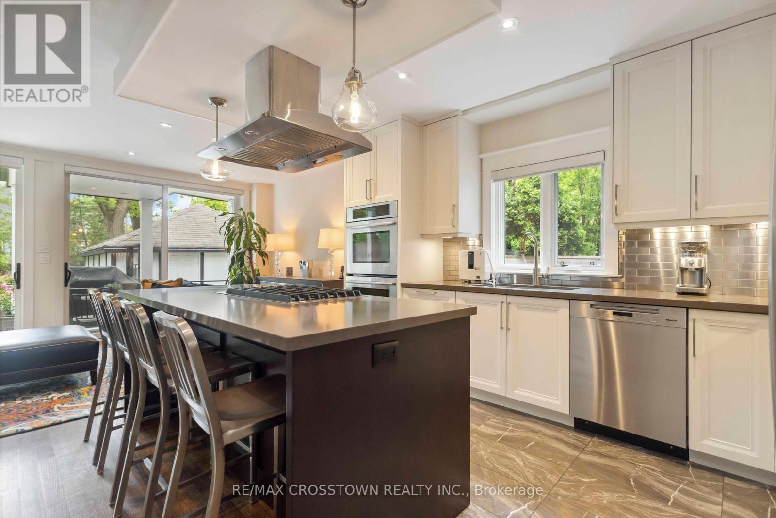 353 Briar Hill Avenue, Toronto, Ontario  M4R 1J3 - Photo 10 - C12207705